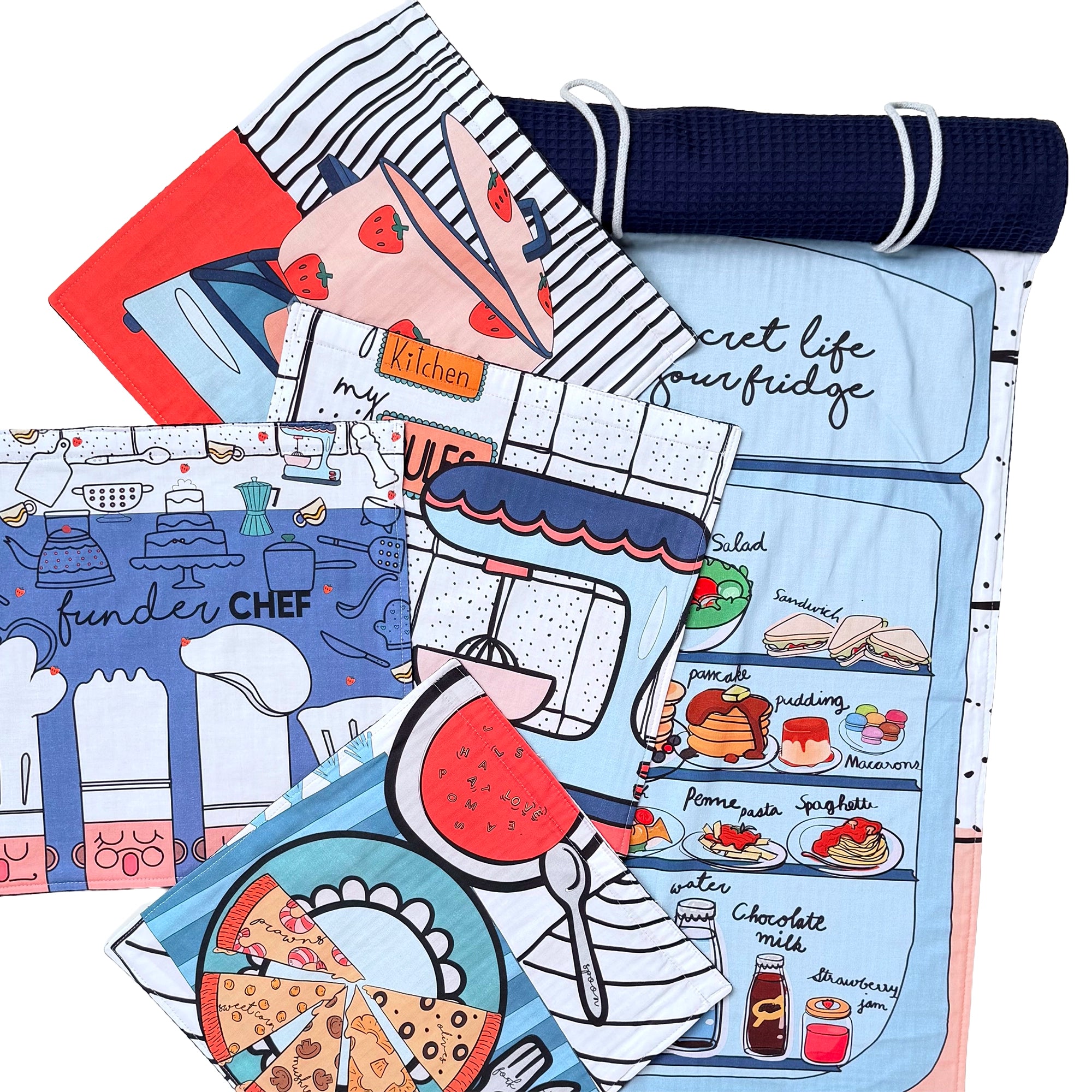 Fundertable Küchen-Textilpaneele mit Illustrationen von Lebensmitteln und Küchenutensilien, kombiniert mit navyblauem Waffelstoff und Aufhängeschlaufen