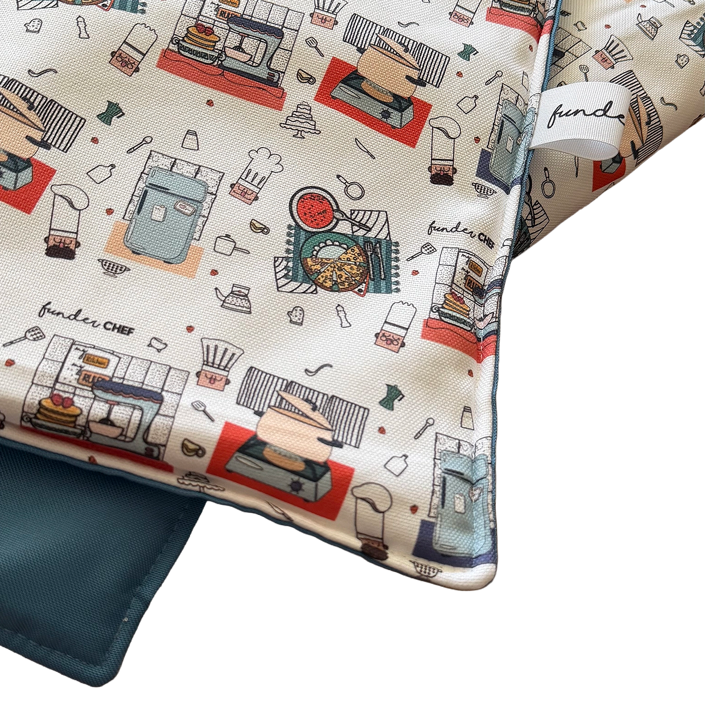 Fundertable Spielmatte – Detail mit Küchenmotiv „Chef“ und hochwertiger Verarbeitung