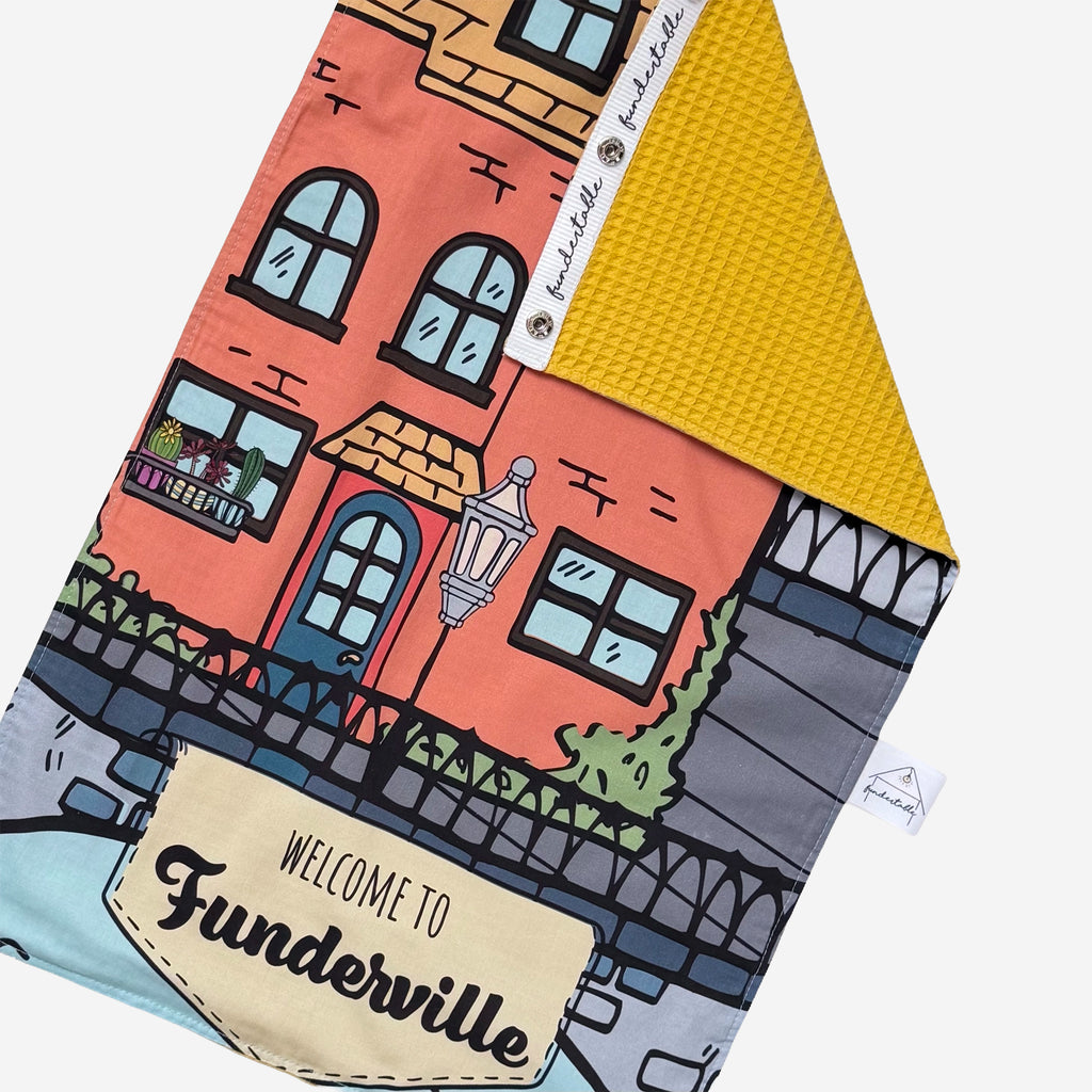 Fundertable Türklappe im Stadt-Design „Funderville“ mit Häuserfassade und gelber Waffelrückseite