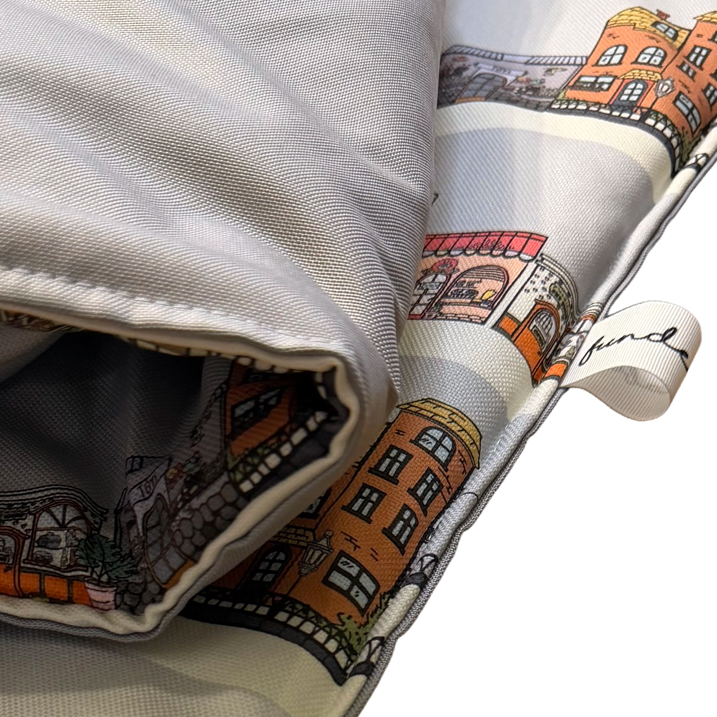 Detail der Fundertable Spielmatte mit gepolsterter Struktur und hochwertiger Verarbeitung