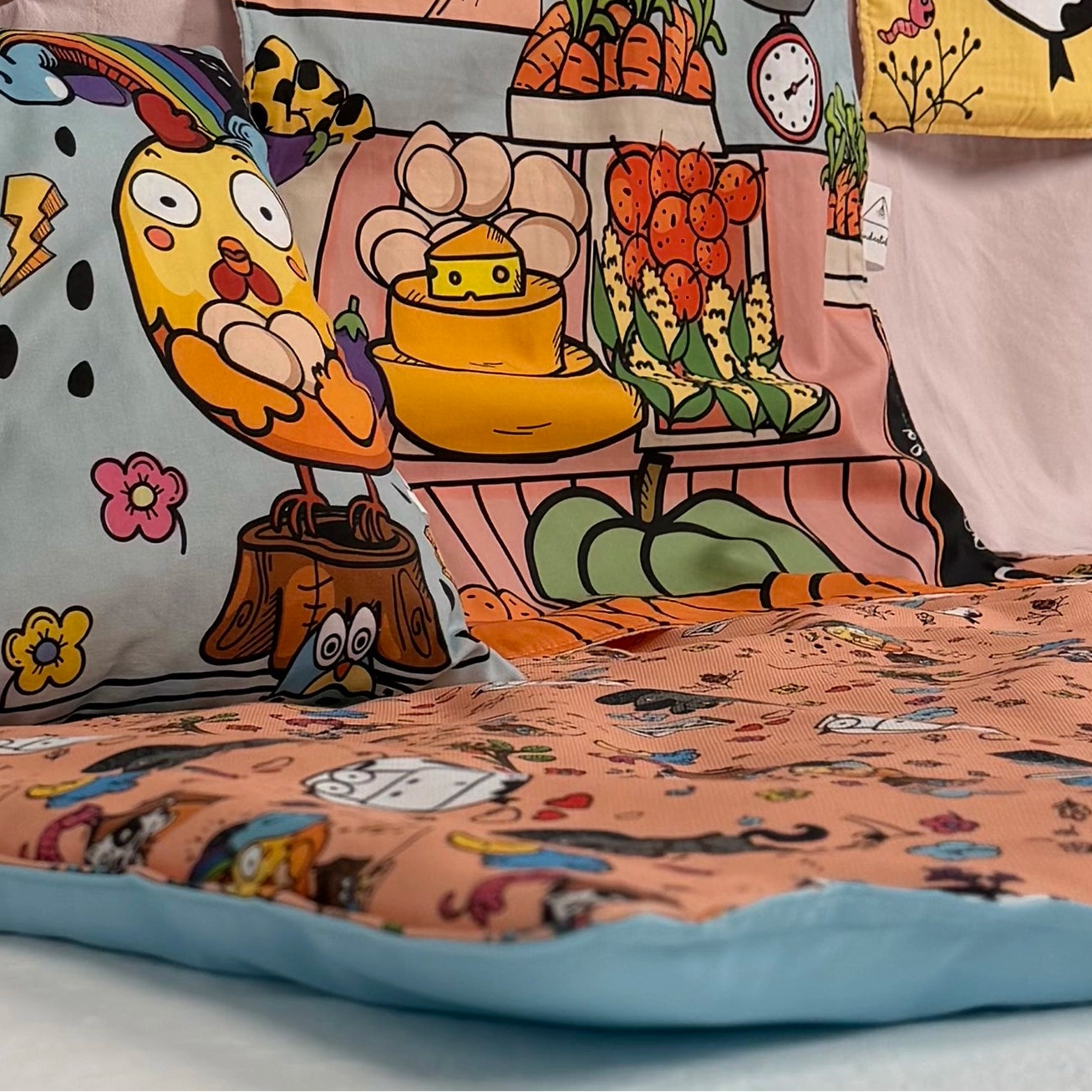 Fundertable Spielmatte im Bauernhof-Design als komfortable Basis des Spielsets – weich, robust und ideal für kreatives Spielen unter dem Tisch mitten im Familienalltag