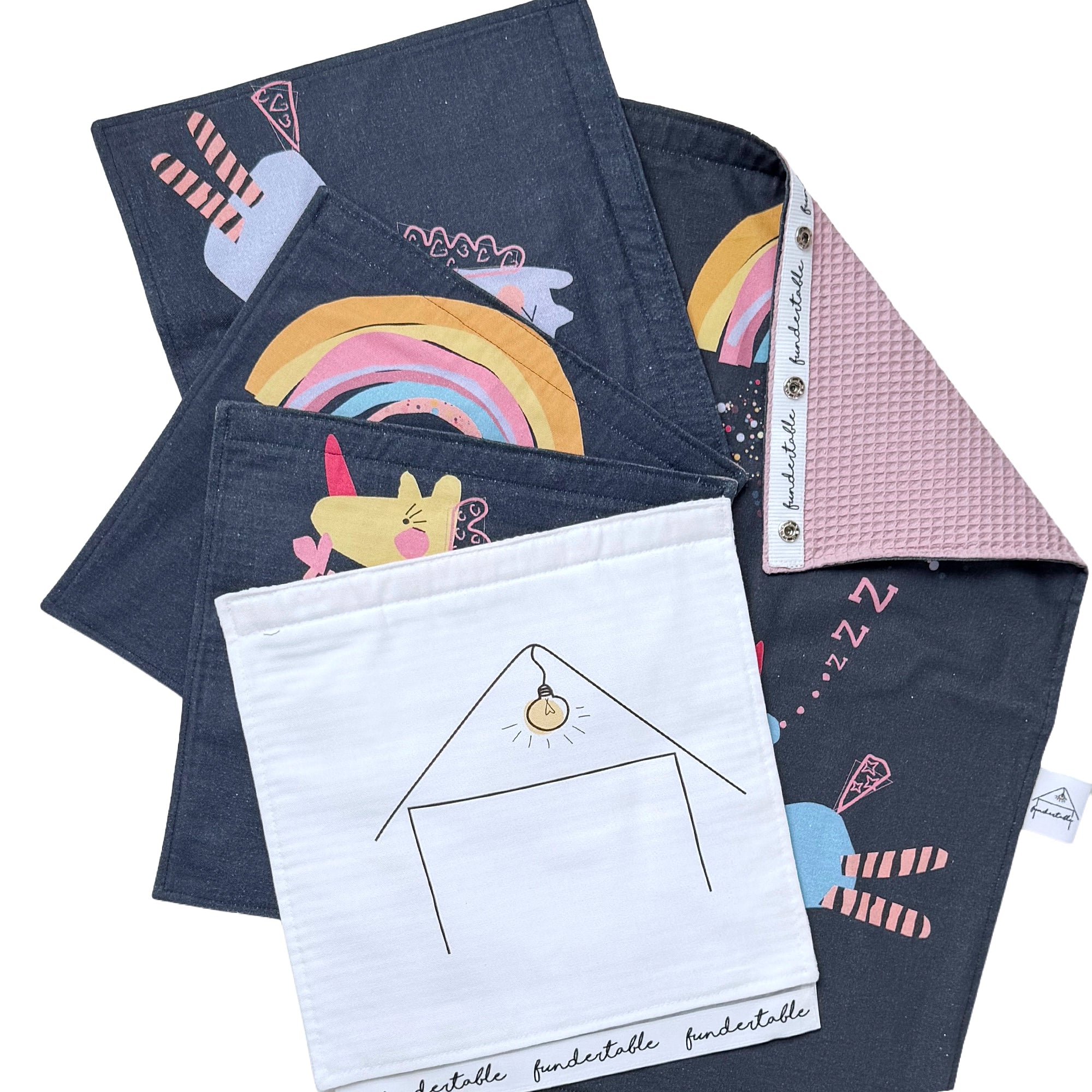 Fundertable Fensterklappen und Türklappe im Einhorn-Design mit Regenbogen, Einhörnern und rosafarbener Waffelrückseite