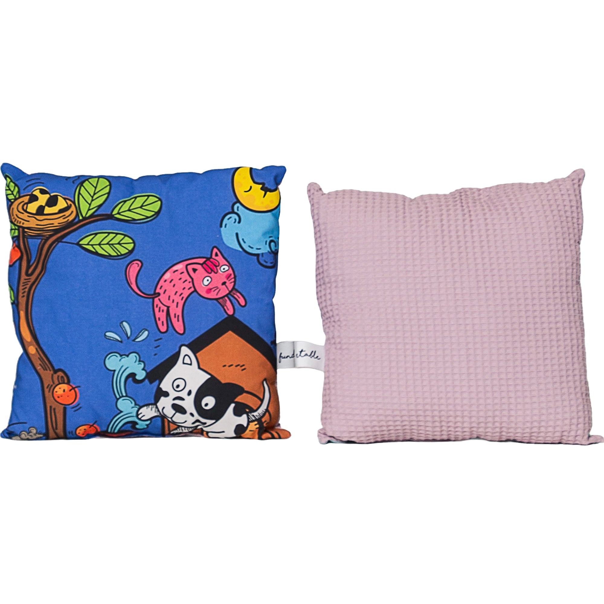 Fundertable Kissen mit Tiermotiv auf der Vorderseite und rosafarbener Waffelstruktur auf der Rückseite