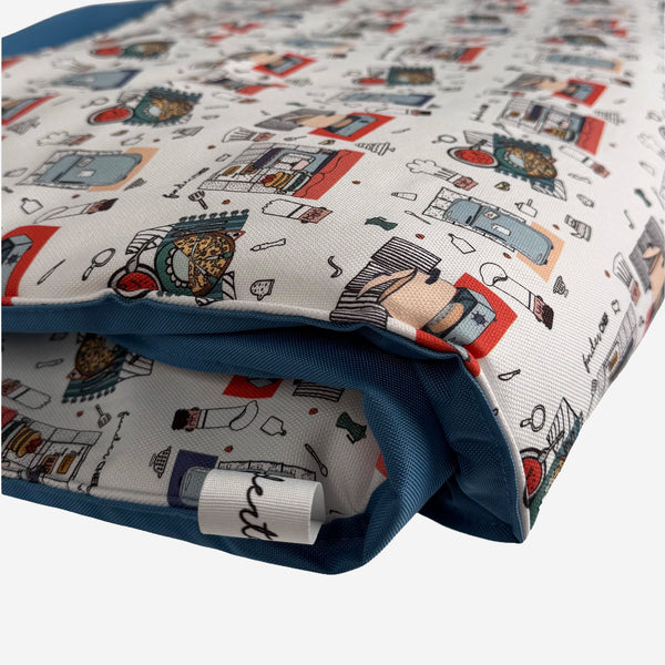Fundertable Spielmatte im Design „Chef“ – gepolsterte, weiche Oberfläche mit detailreichen Küchenillustrationen