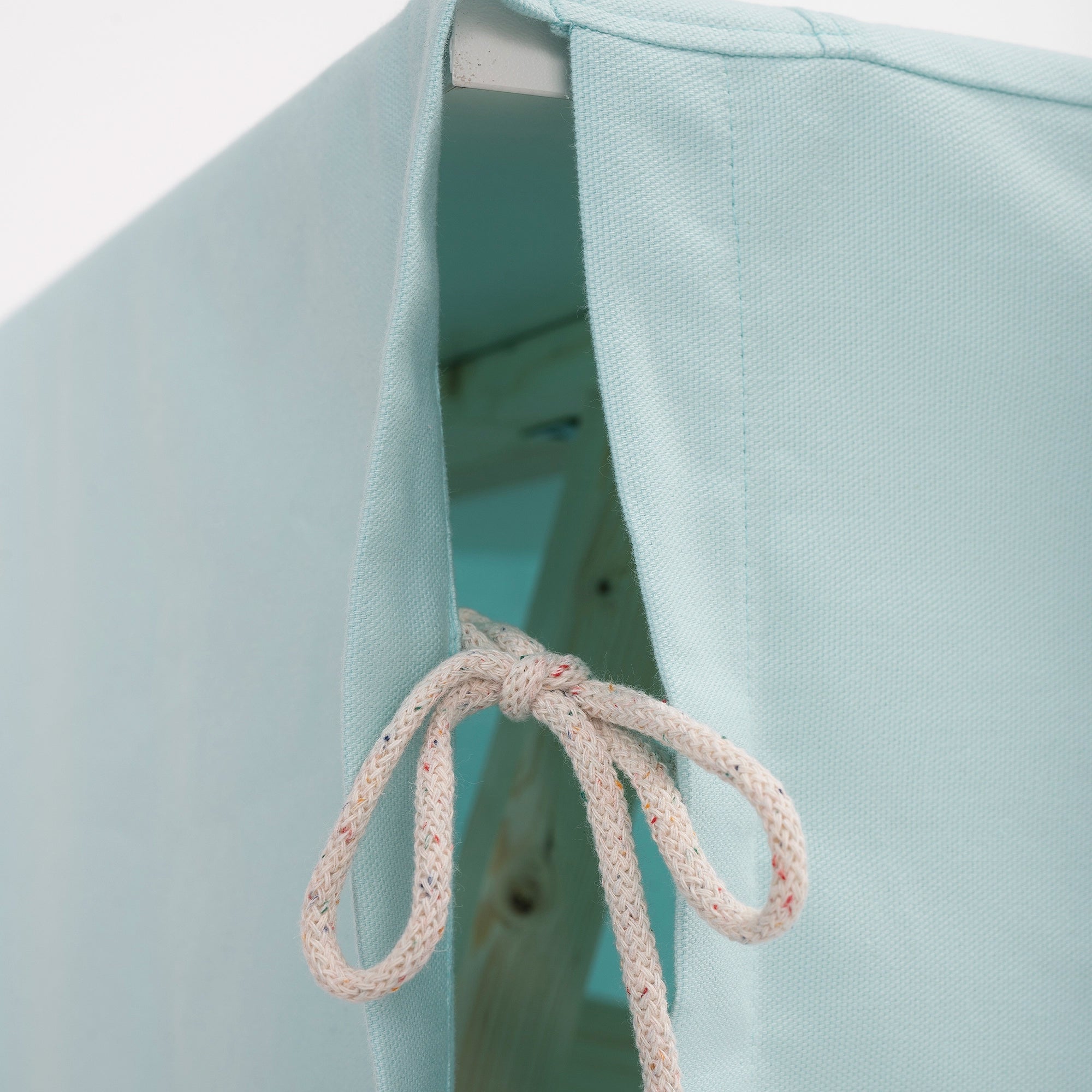 Detail der Fundertable Stoffverbindung in Mint mit Kordelverschluss