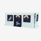Fundertable Base in Cool Mint Chip mit City Born Unicorns Spielwelt. Austauschbare Stoffklappen mit Einhörnern und Regenbogen verwandeln den Tisch in einen fantasievollen Rückzugsort für Kinder.